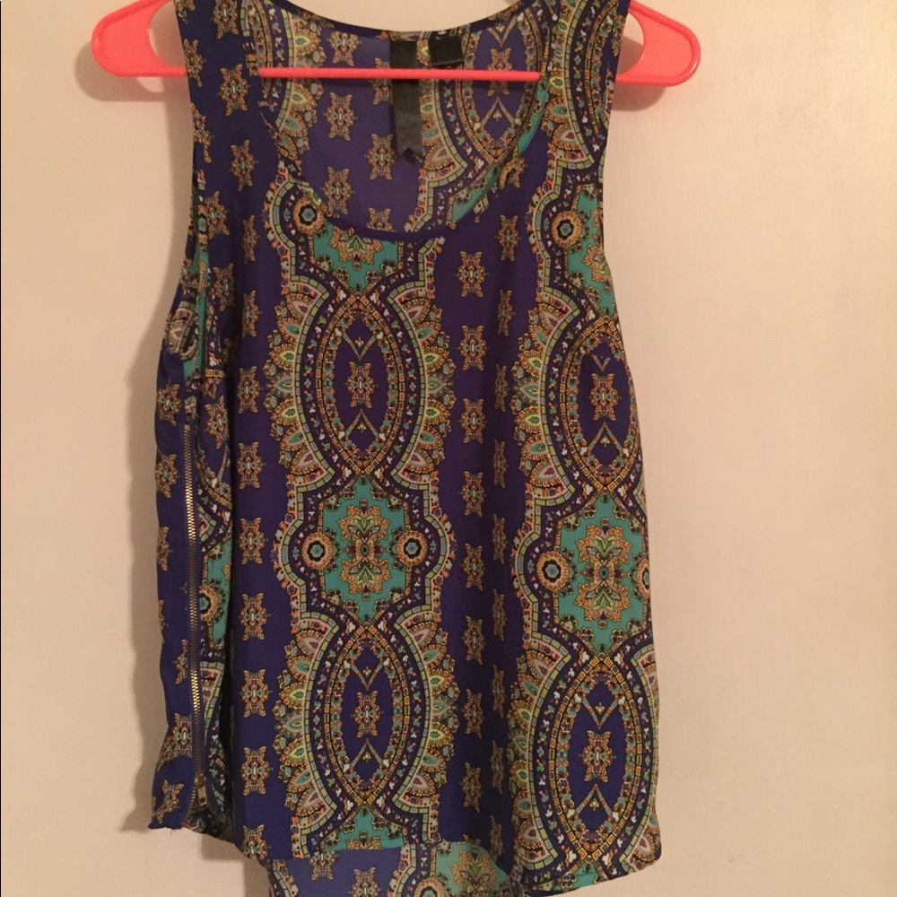 Purple sleeveless blouse with zippers on side